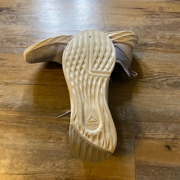 Grey Reebok sneakers - Picture 3 of 4